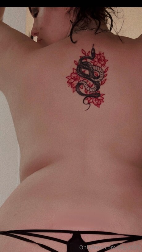 Lilly 2025 onlyfans model photo