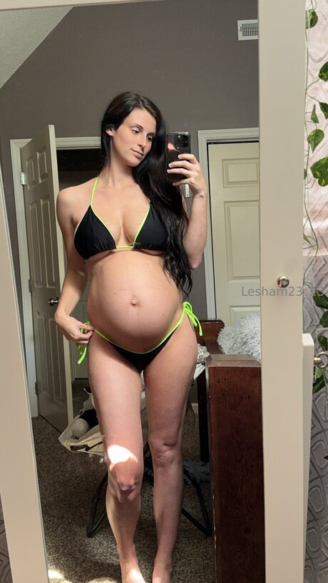 Lesham23 23 is on onlyfans