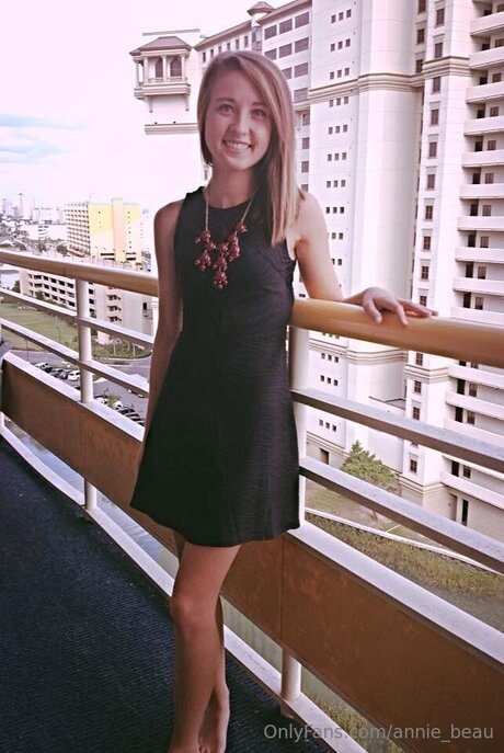 Annie Beau boobs onlyfans