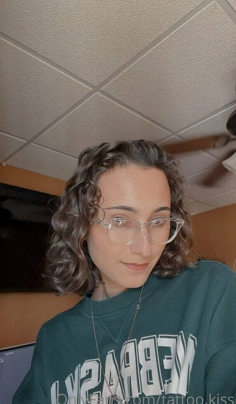 tattoo kiss onlyfans nude leak