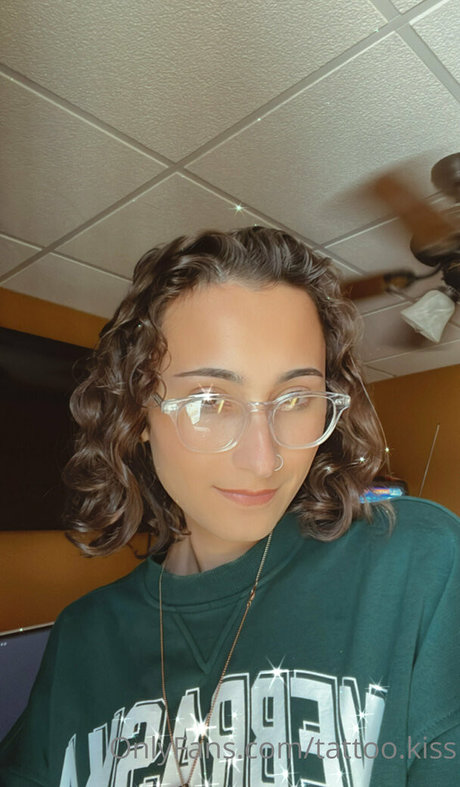 tattoo kiss onlyfans model images