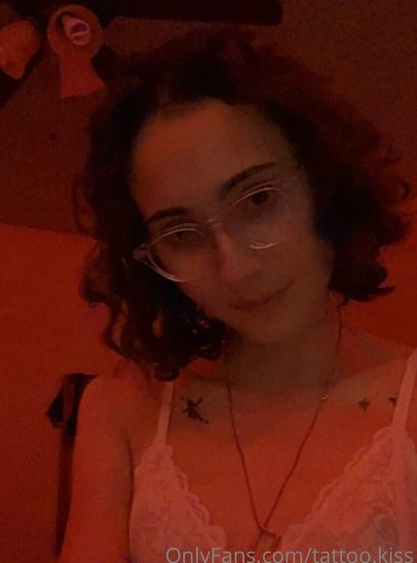 tattoo kiss onlyfans nudes leak