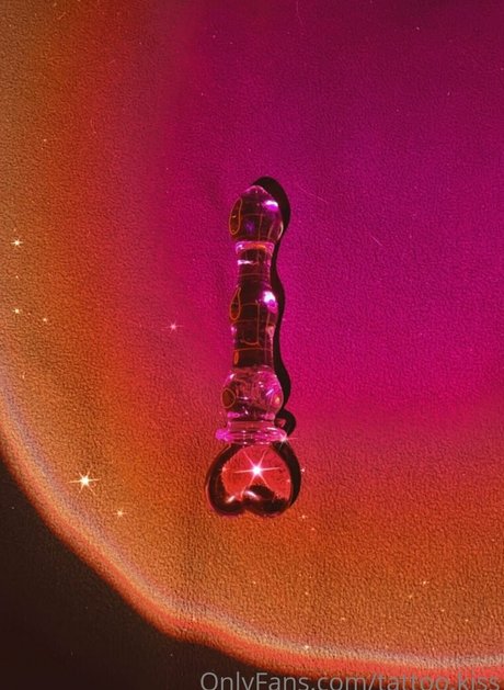 tattoo kiss onlyfans gratis