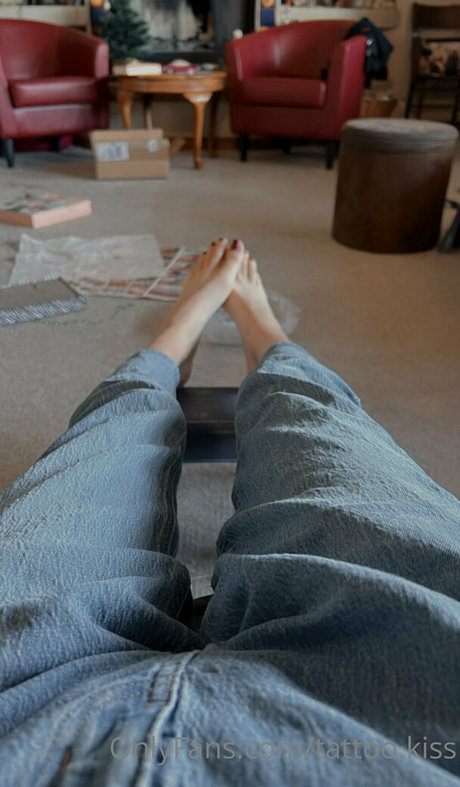 tattoo kiss onlyfans strip tease