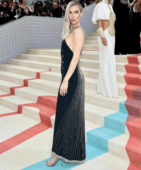 cute blonde onlyfans art xxx frame