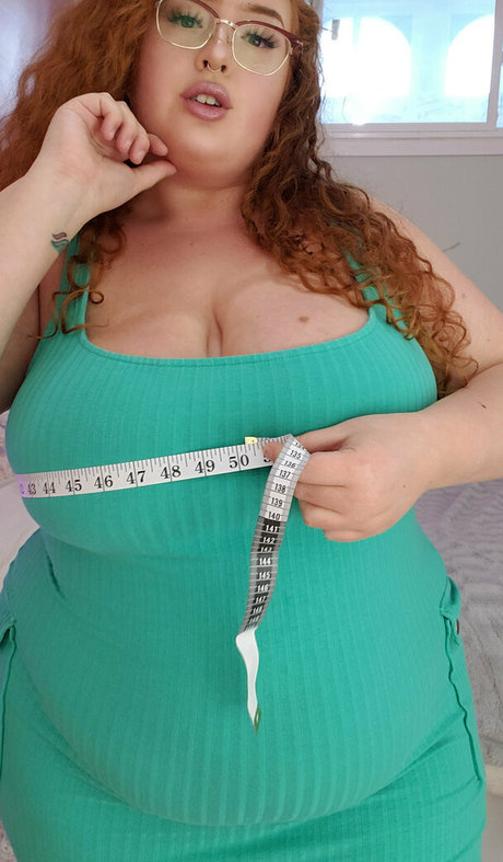 plus size onlyfans nude depiction