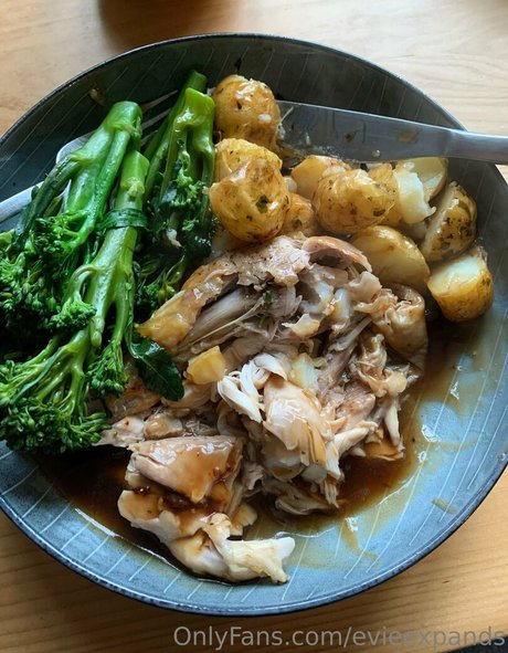 evieexpands onlyfans leak naked