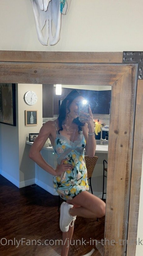 elleventures onlyfans naked pics