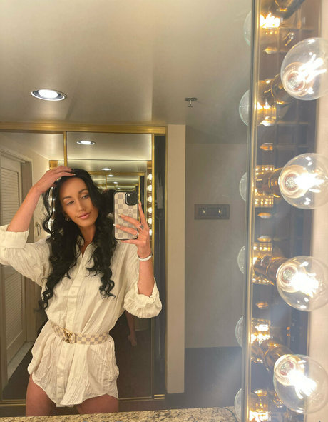 elleventures onlyfans nude