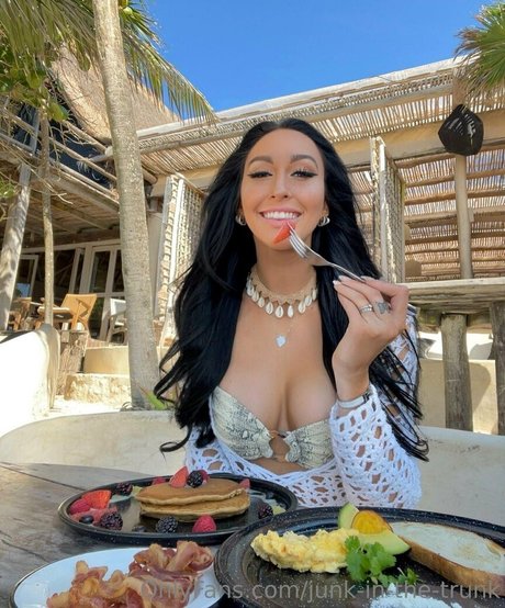 elleventures onlyfans pic