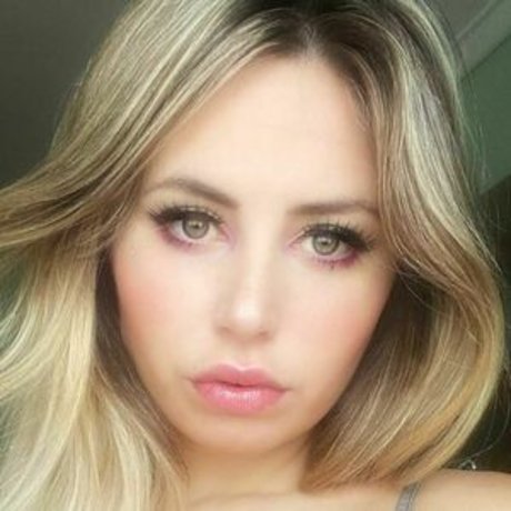 Deinaflow_ onlyfans naked leak