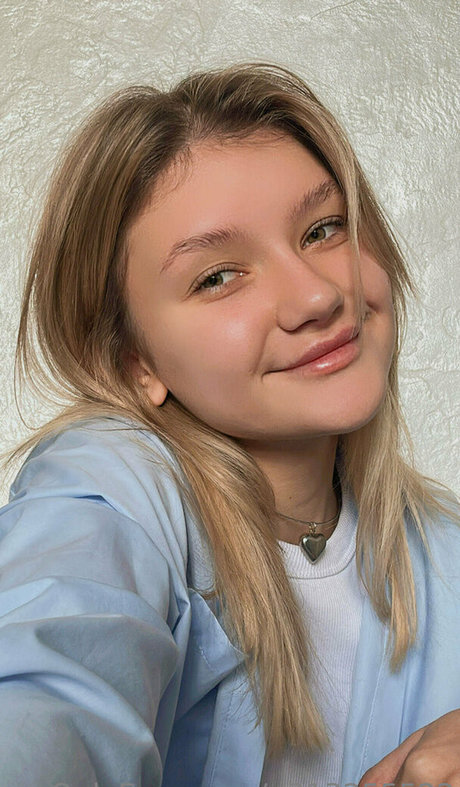 pervokursnica only fans nude