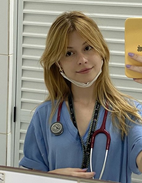 gbrllareis onlyfans strip tease