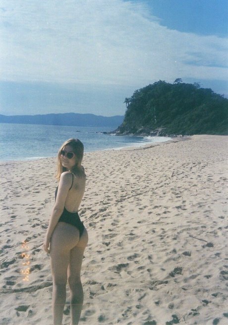 gbrllareis onlyfans naked leaks