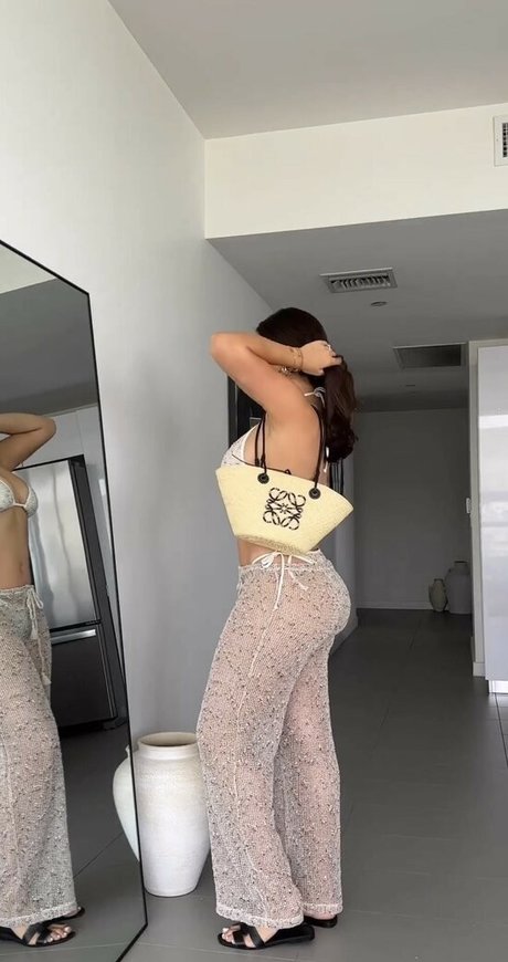 Nazanin Kavari naked onlyfans leak