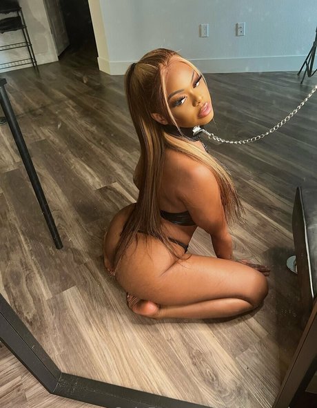 juiccygalore onlyfans leaked tits