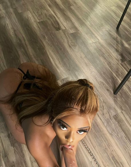 juiccygalore onlyfans strip tease