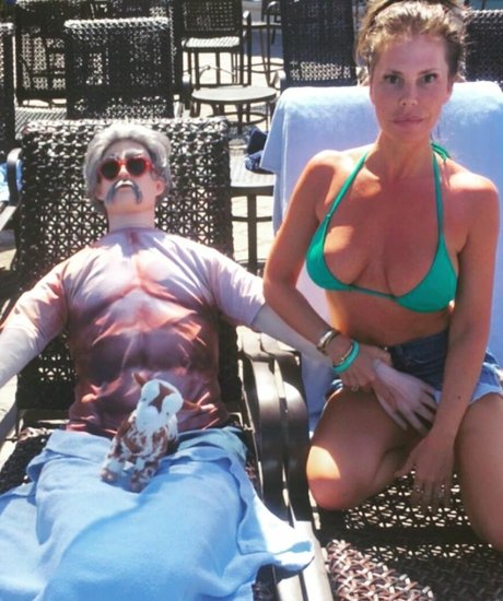 Nikki Cox onlyfans post