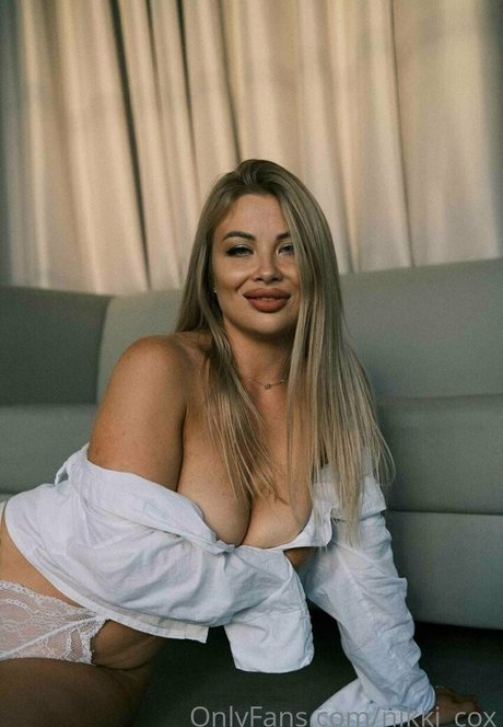 Nikki Cox only fans photos