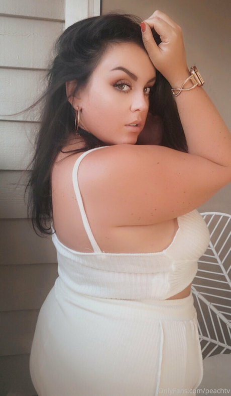 peachtv onlyfans model images