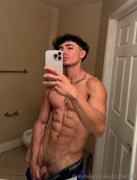U51104204 onlyfans naked pics
