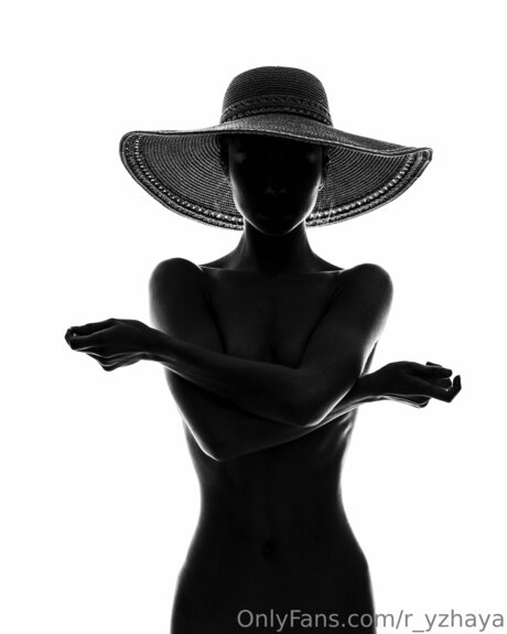 R Yzhaya onlyfans leaked tits