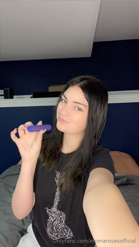 Emmarosesofficial onlyfans free content