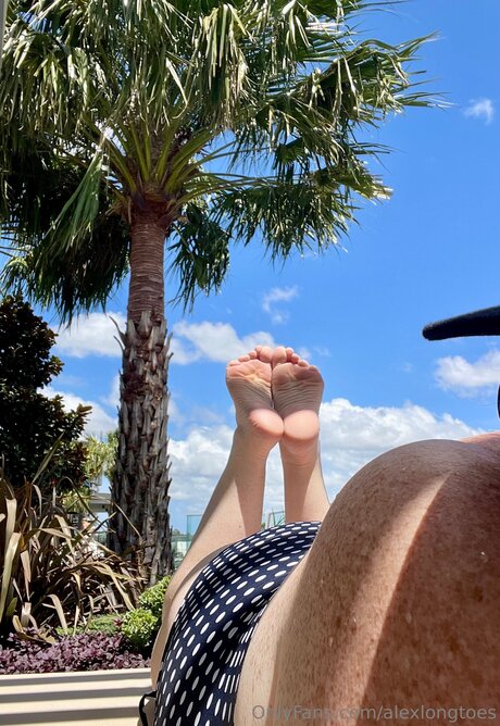Alexlongtoes nude onlyfans