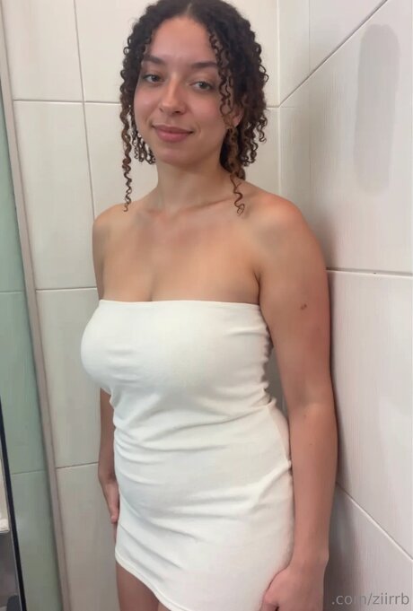 Sunny Bell only fans pics