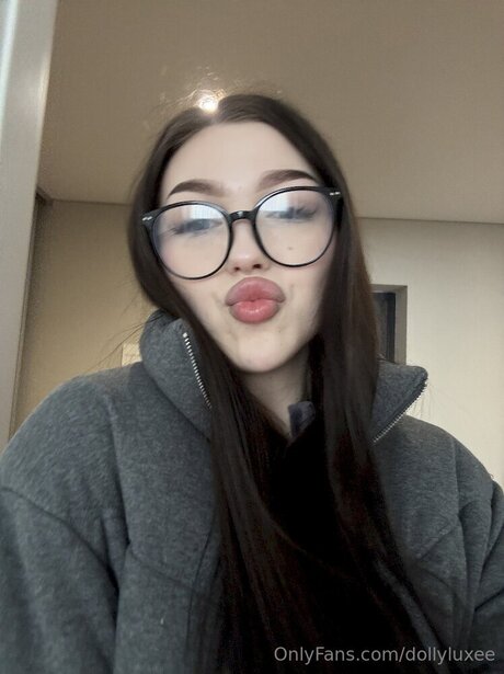 Dollyluxee onlyfans model photo