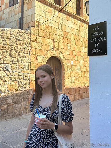 Lily Poppy nude onlyfans