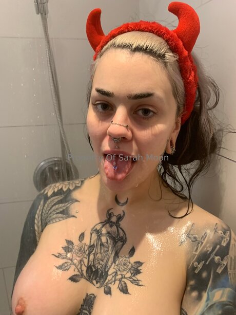 Sarahmoonsg only fans content