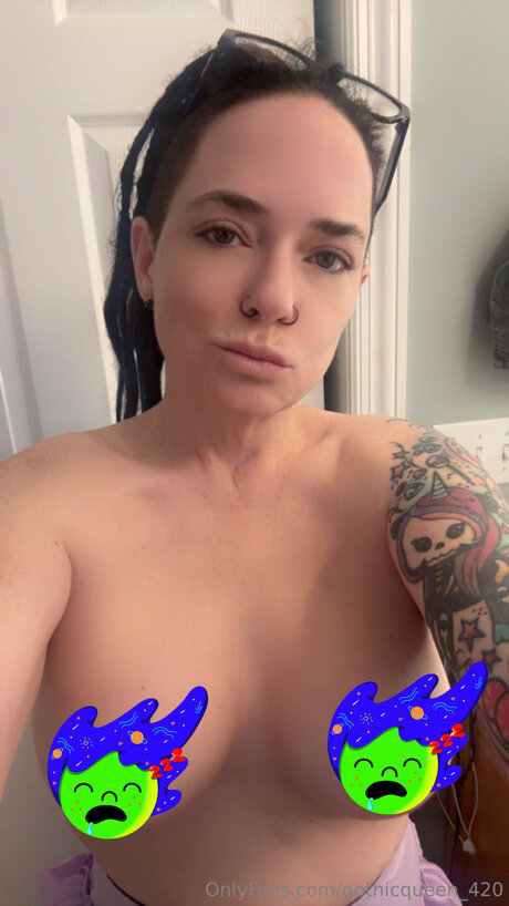 Gothicqueen 420 only fans leak nude