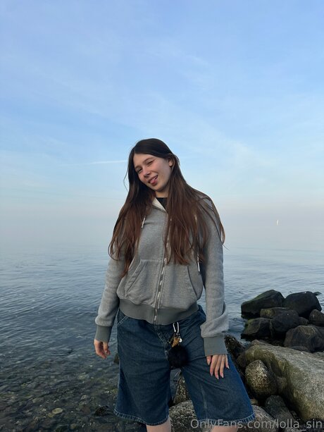 Lolla Sin naked onlyfans leak