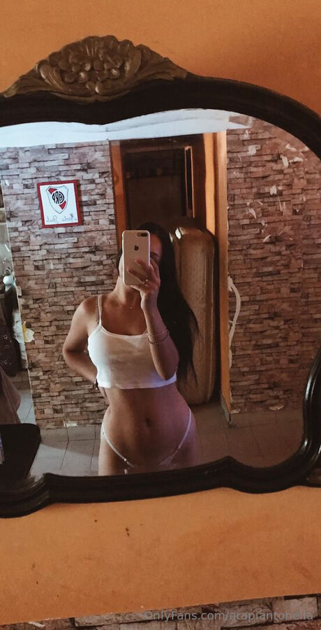 Arapiantonella is on onlyfans
