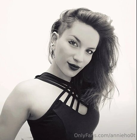 Annieho0t onlyfans model