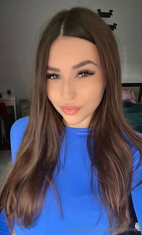 Vickyangelfree onlyfans model images