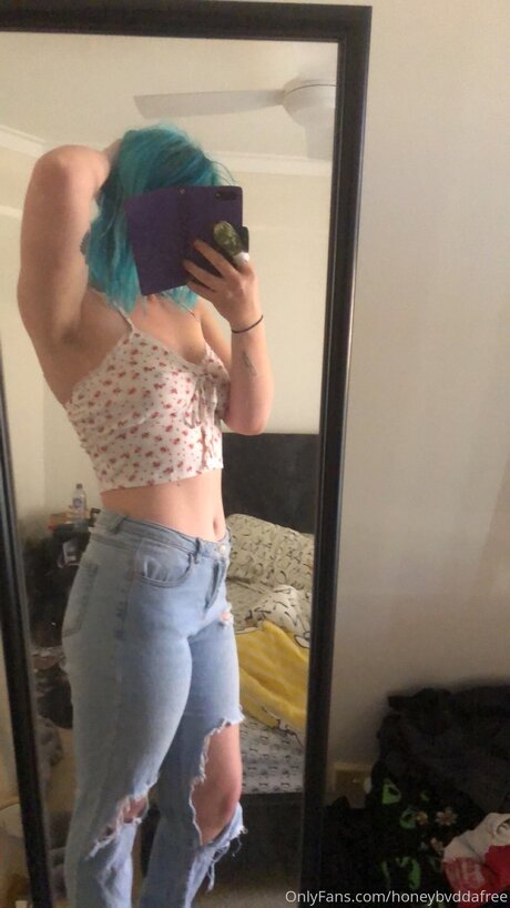 Honeybvddafree only fans naked