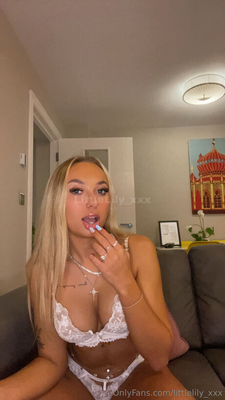 Littlelily Xxx nudes onlyfans leak