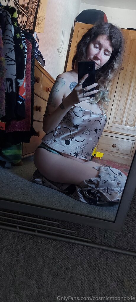 Cosmicmoonpixie leaked naked onlyfans