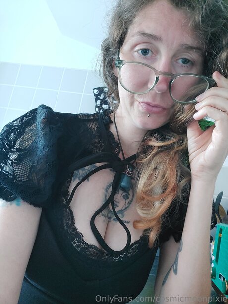 Cosmicmoonpixie nude onlyfans leaks