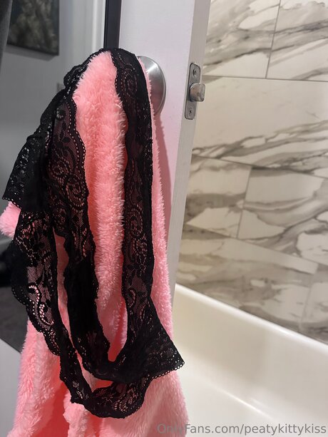 Peatykittykiss onlyfans pics