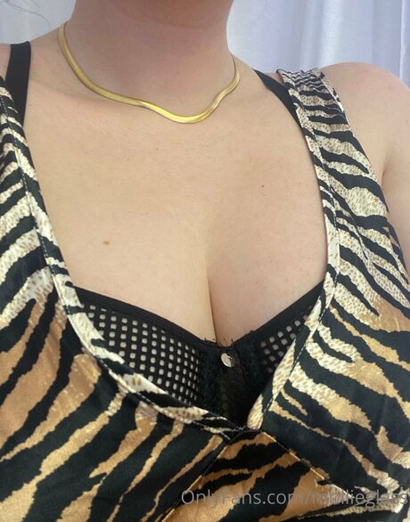 Mollieglass topless onlyfans