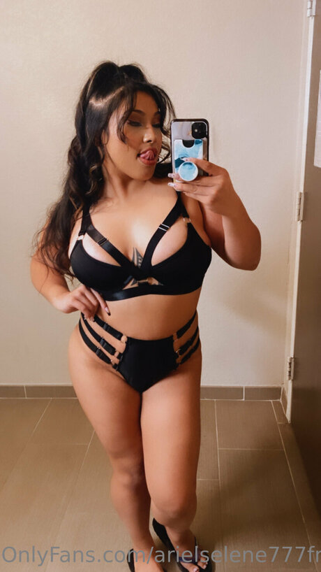 Exoticadolll onlyfans desnuda