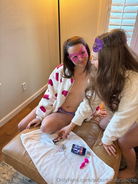 Suburbanbrunette naked onlyfans leaks