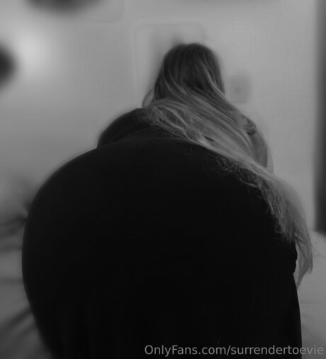 Surrendertoevie onlyfans leaked nudes