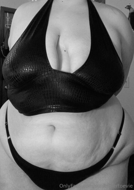 Surrendertoevie onlyfans nude