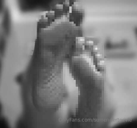 Surrendertoevie nude on onlyfans
