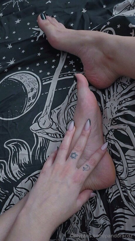 Pandoracdz only fans pics