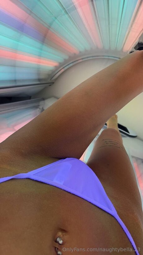 Naughtybella 23 onlyfans model